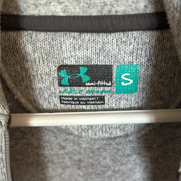 Under armour sweater - Picture 2 of 6